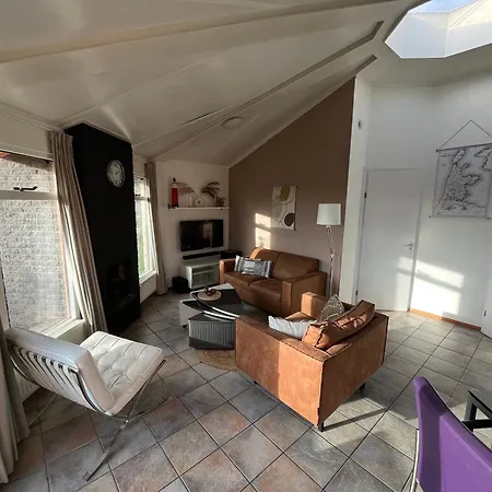 Vakantiehuis Zeester 313 *